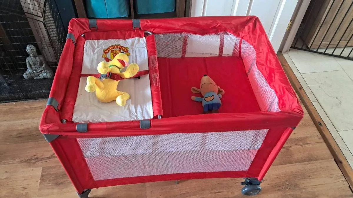 Manchester United travel cot - Image 3