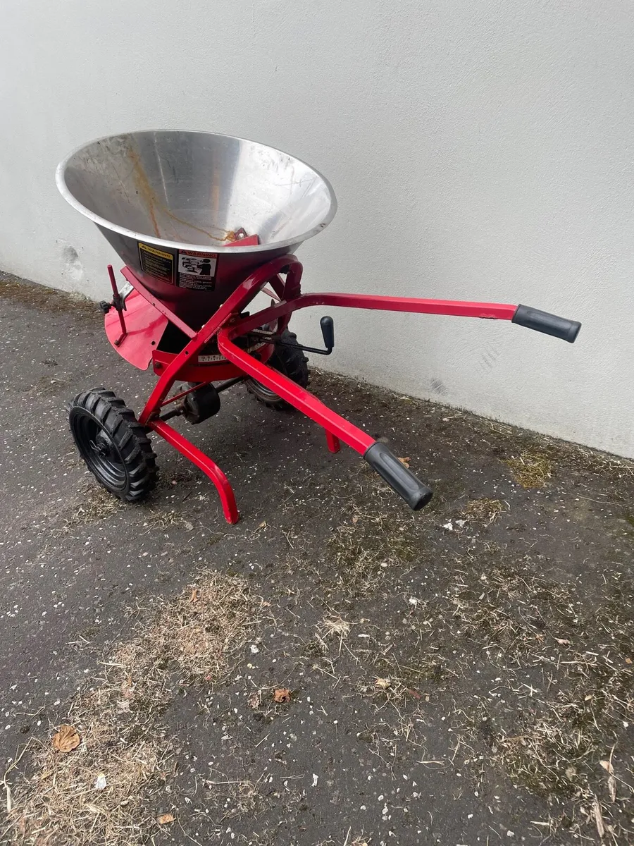 Peacock Salt Dolomite Spinning Salt Spreader - Image 2