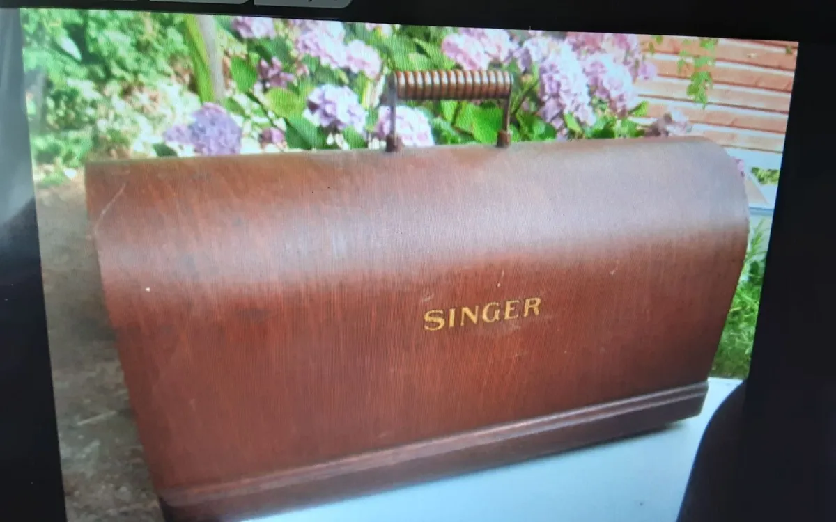 SINGER BENTWOOD TOP SEWING MACHINE COVERS ONLY - Image 3