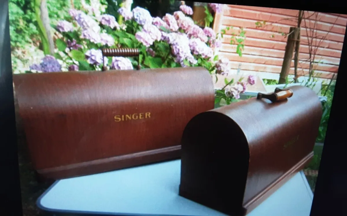 SINGER BENTWOOD TOP SEWING MACHINE COVERS ONLY - Image 4