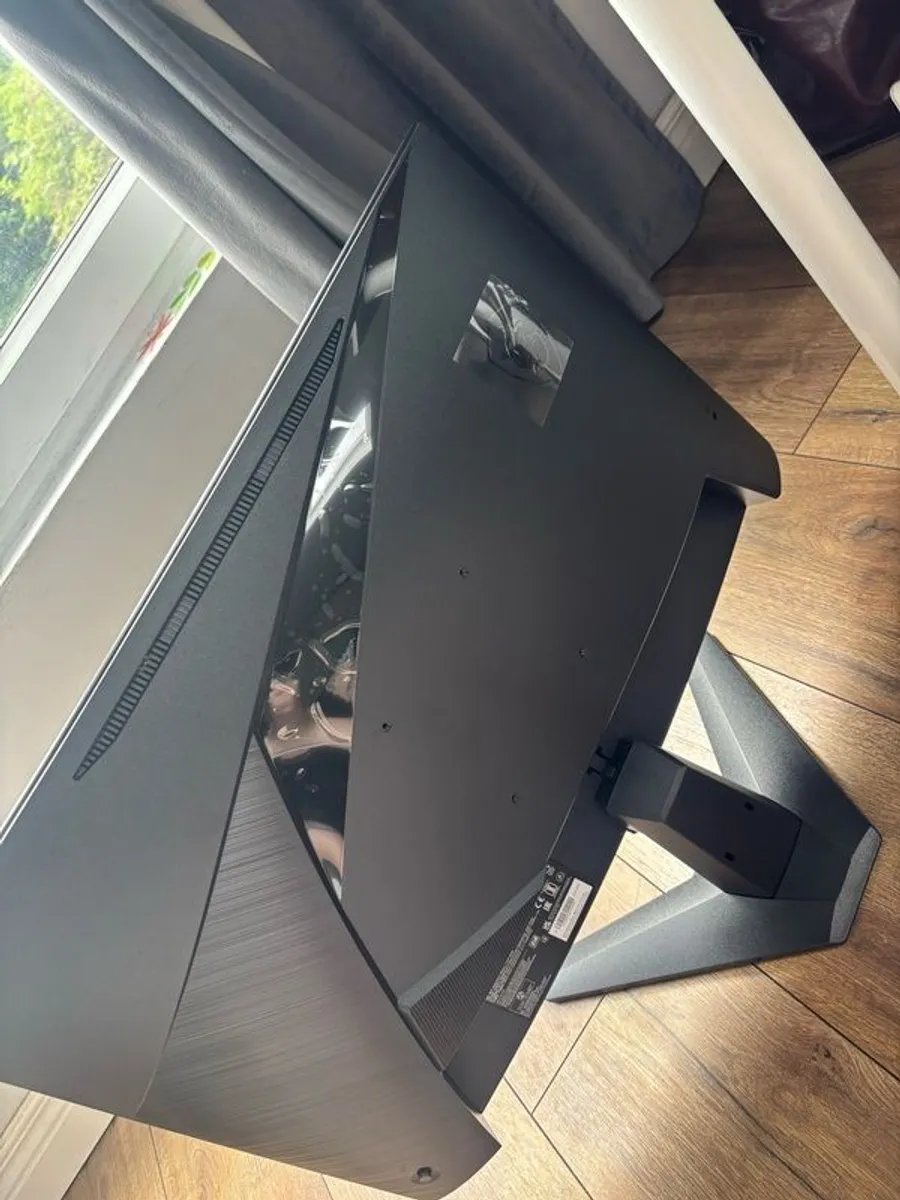 Brand new gaming Monitor MSI MAG 27C6X - Image 2