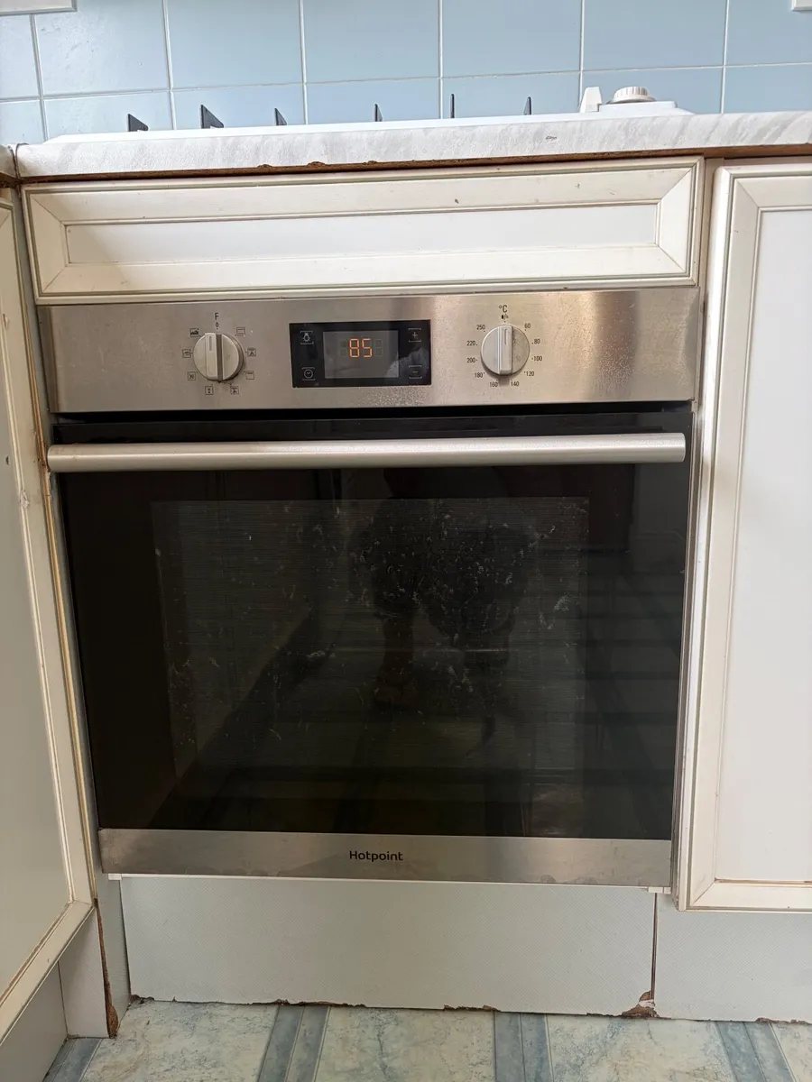 Oven - Image 1