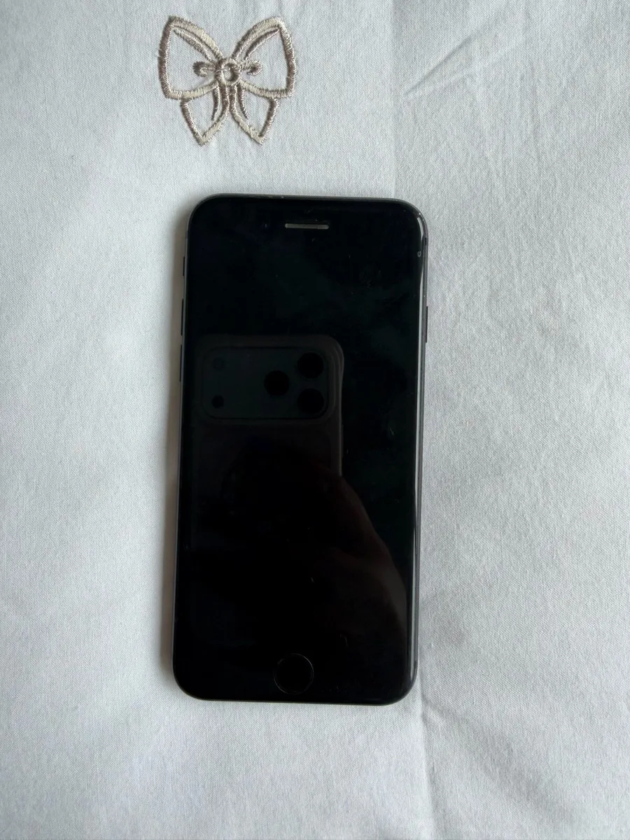 iPhone 8 64GB - Image 2