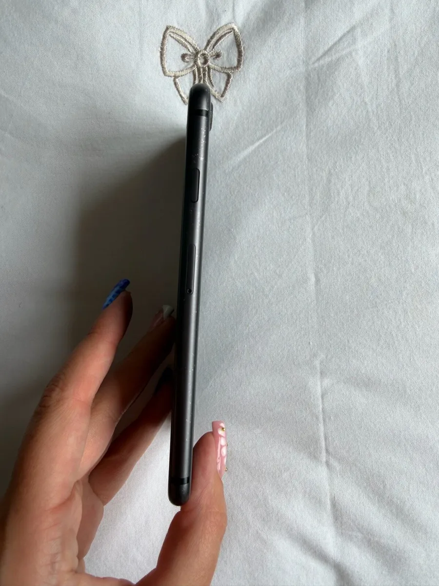 iPhone 8 64GB - Image 3