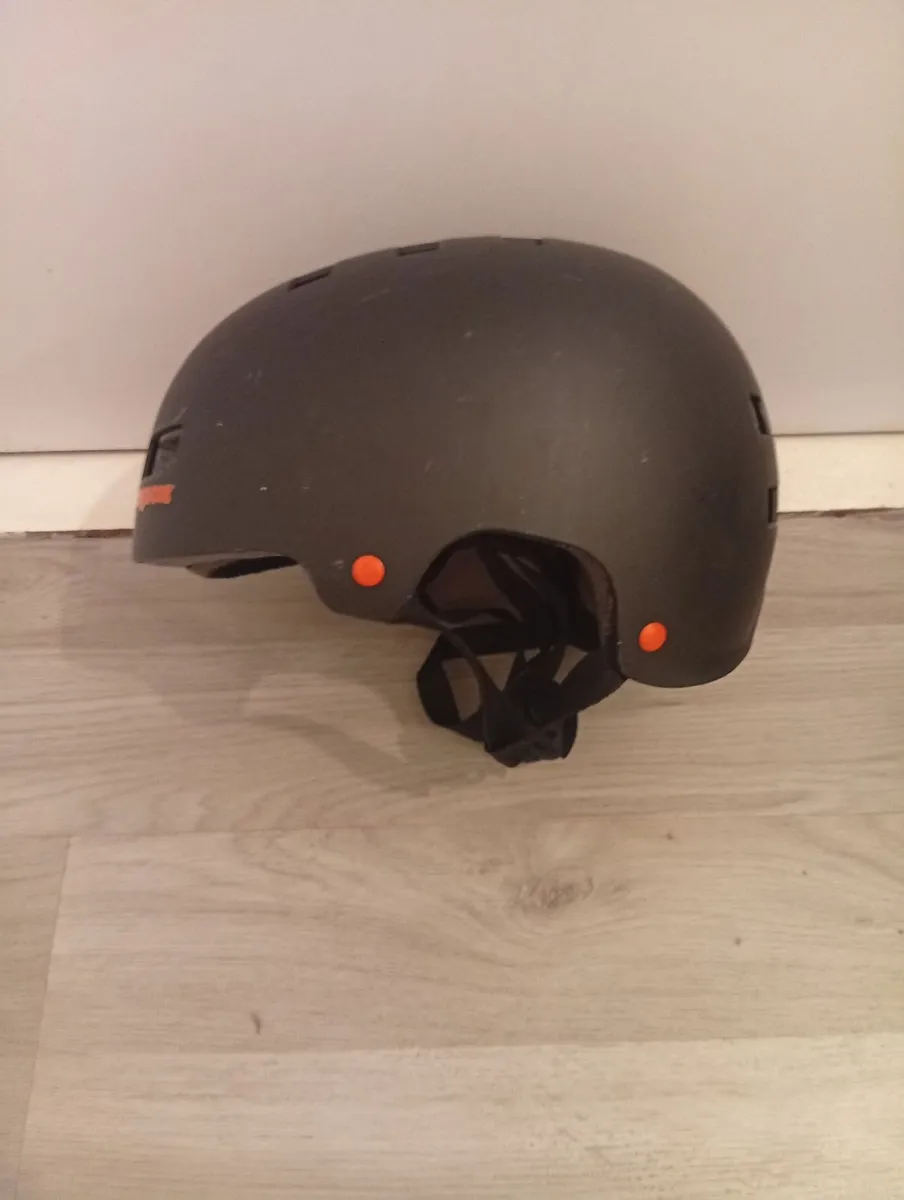 Quality Universal MANGOOSE helmet M-Size - Image 1