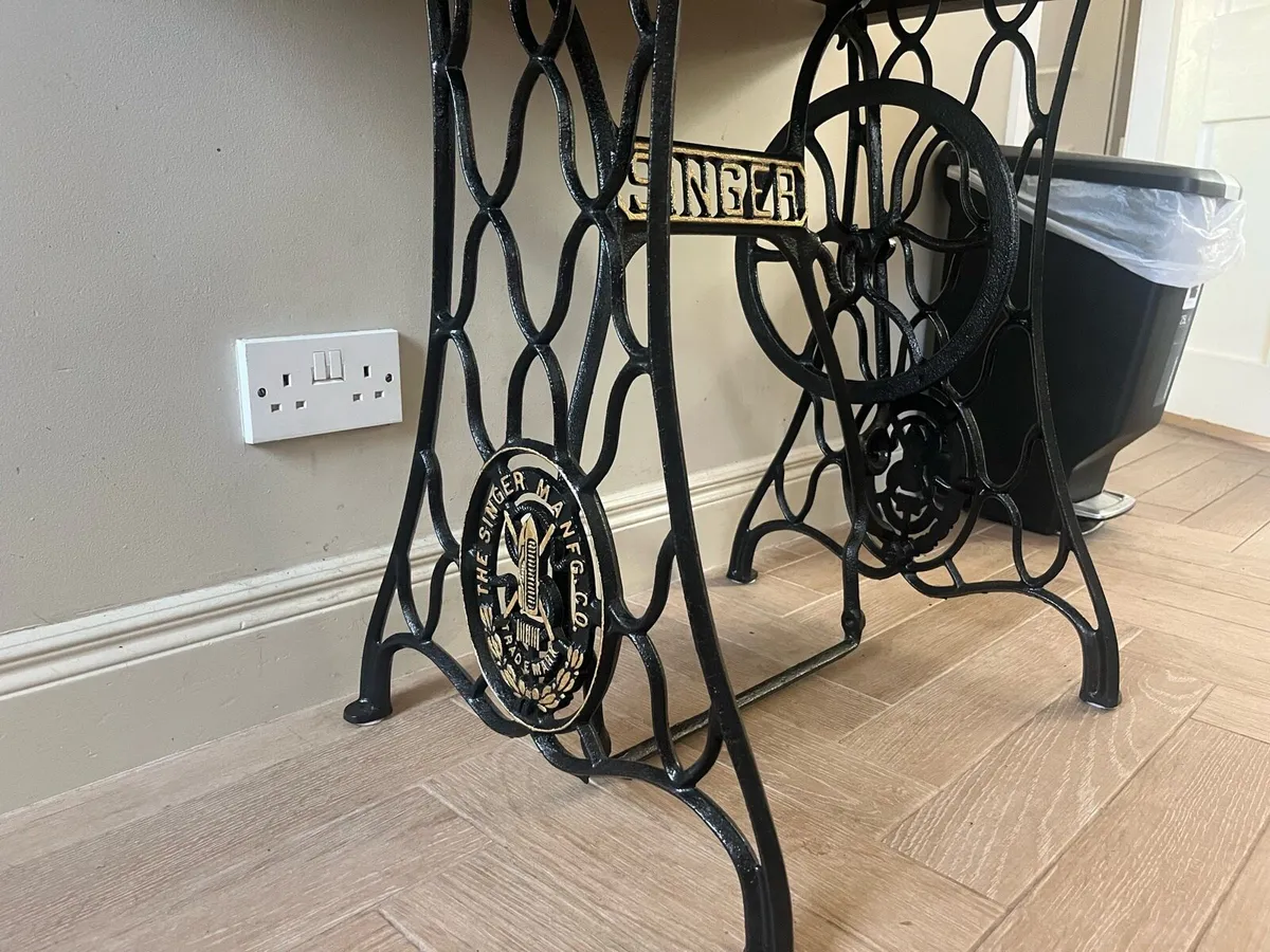 Singer sewing table - Image 4