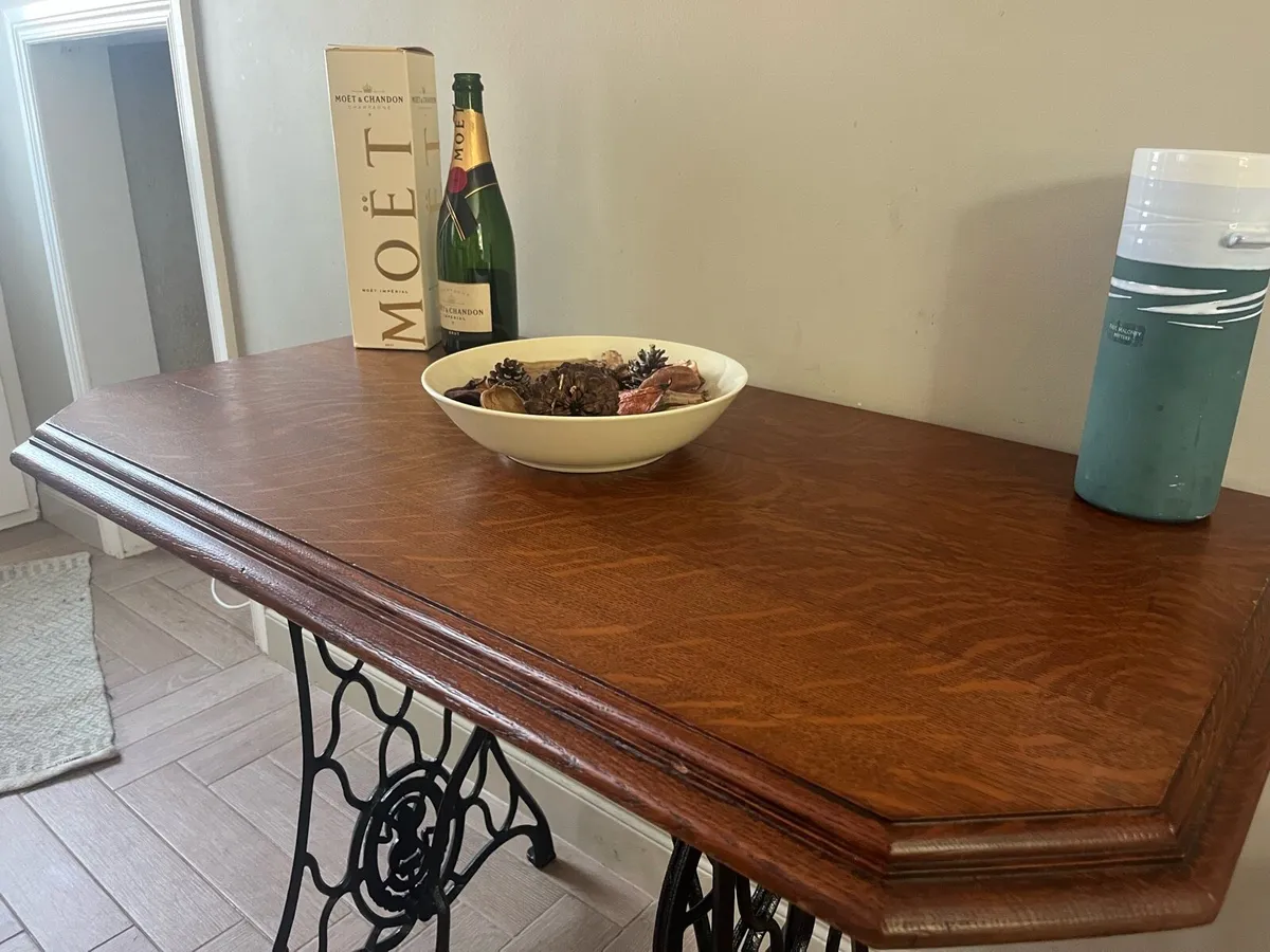 Singer sewing table - Image 2