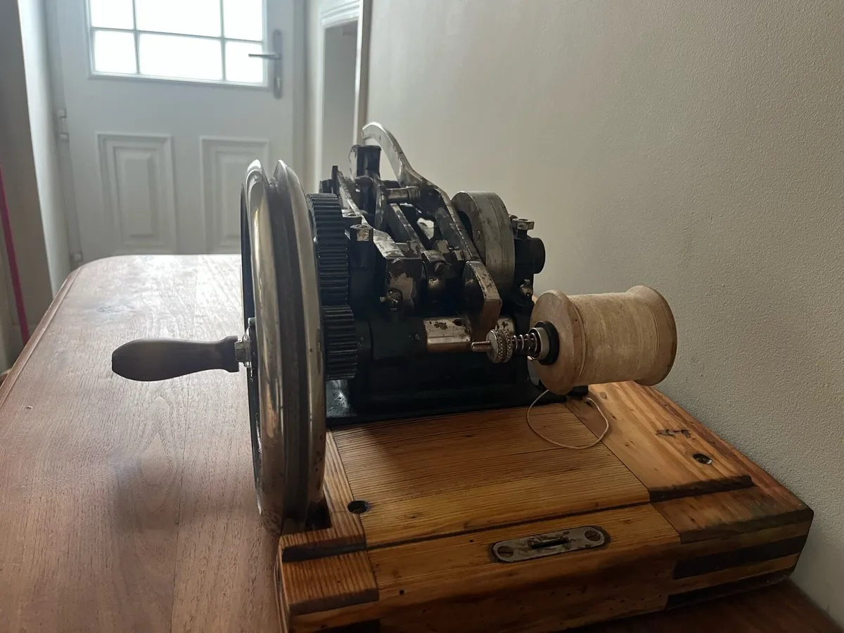 Frobana sewing machine - Image 3