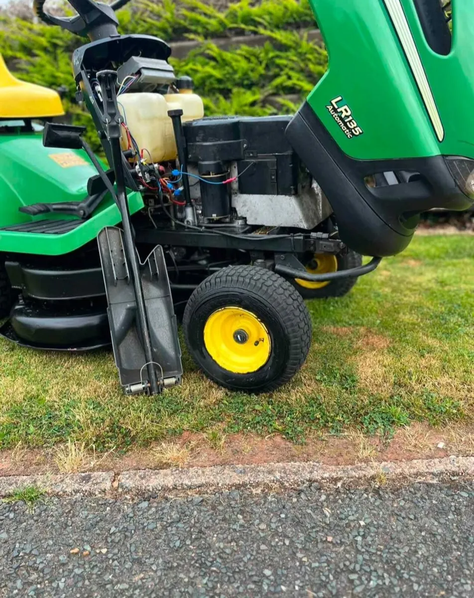 John derre petrol ride on lawnmower - Image 2