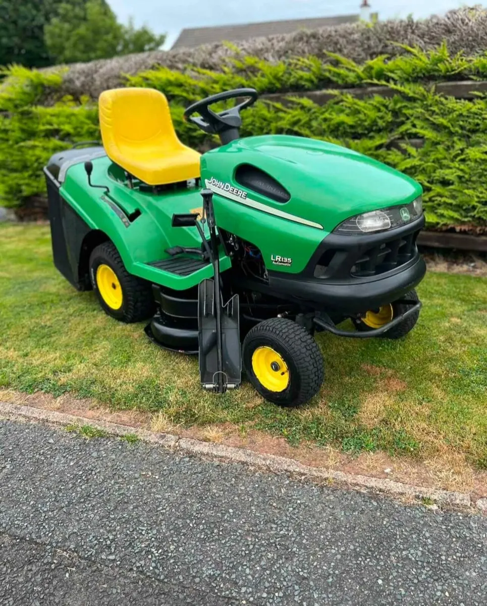 John derre petrol ride on lawnmower - Image 3