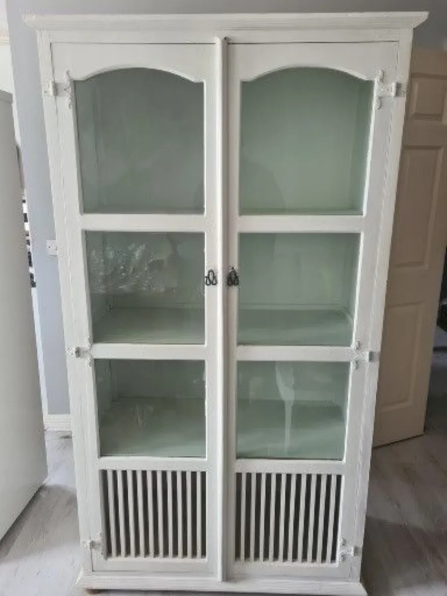 Glassware and delph display unit up cycled - Image 1