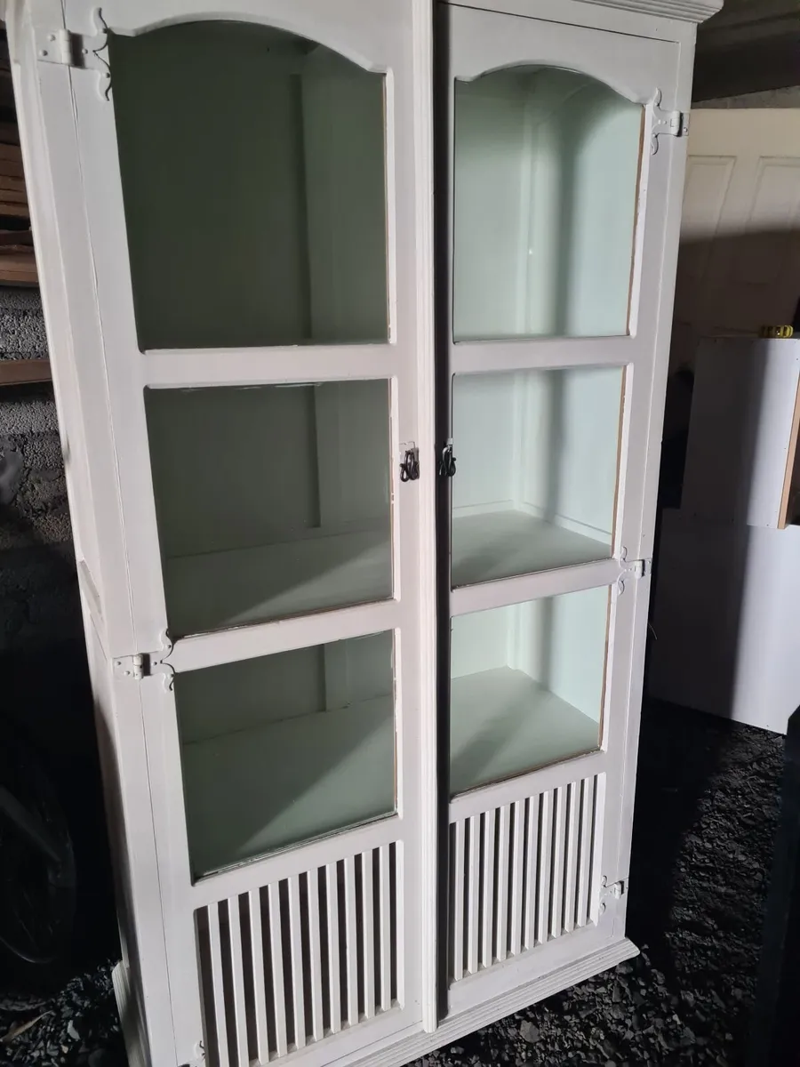 Glassware and delph display unit up cycled - Image 2