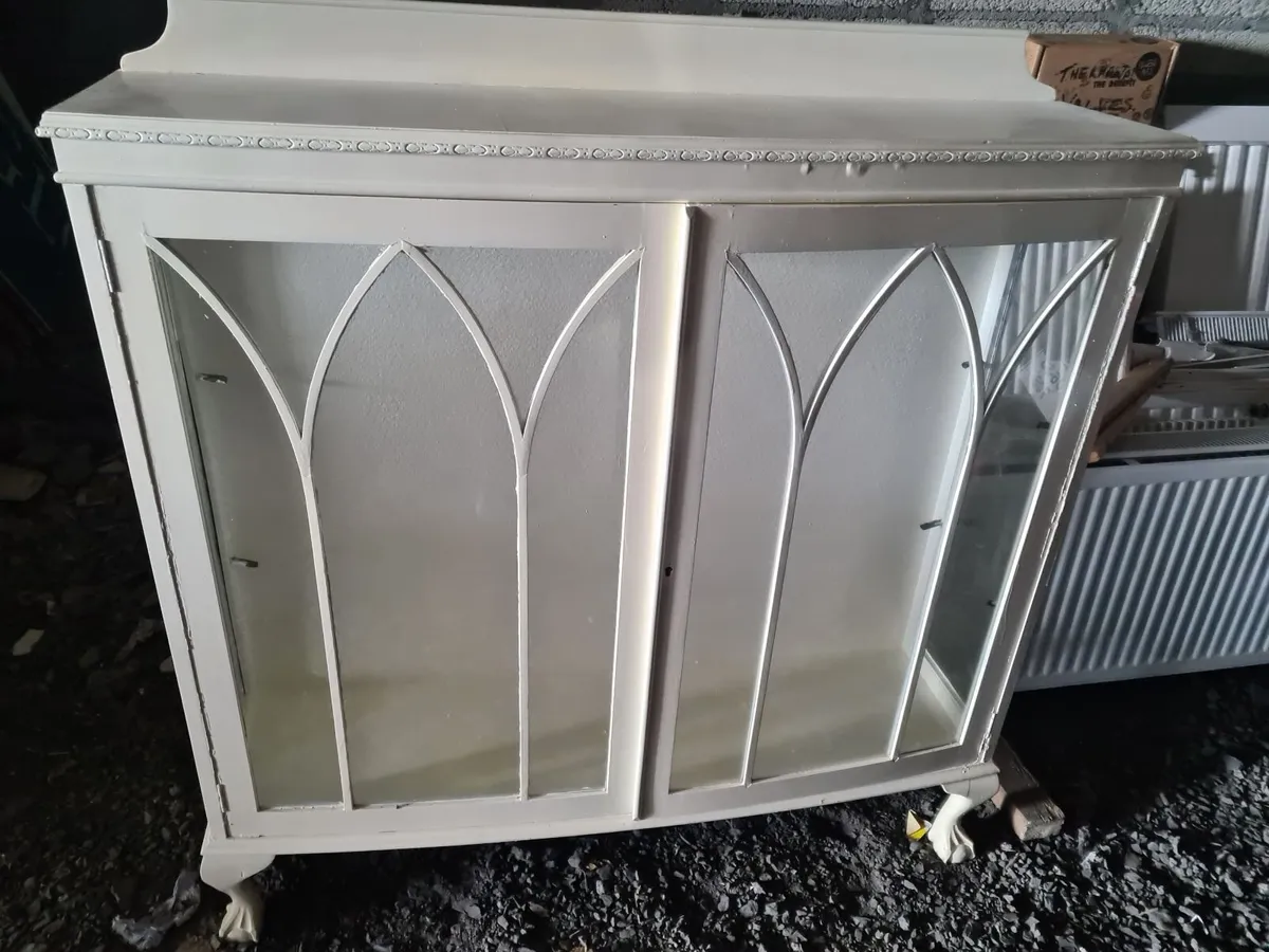 Display unit for fine items like porcelain - Image 1