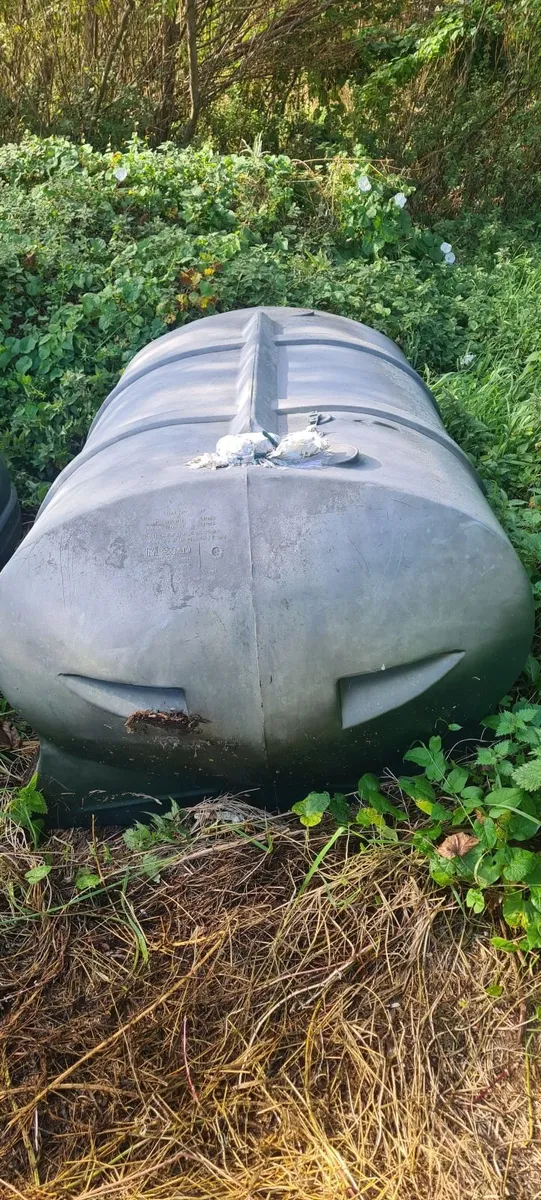 Oil tank with connections no damage - Image 2