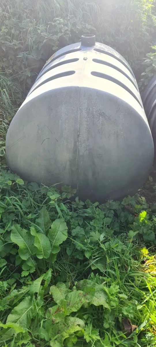 Oil tank with connections no damage - Image 4