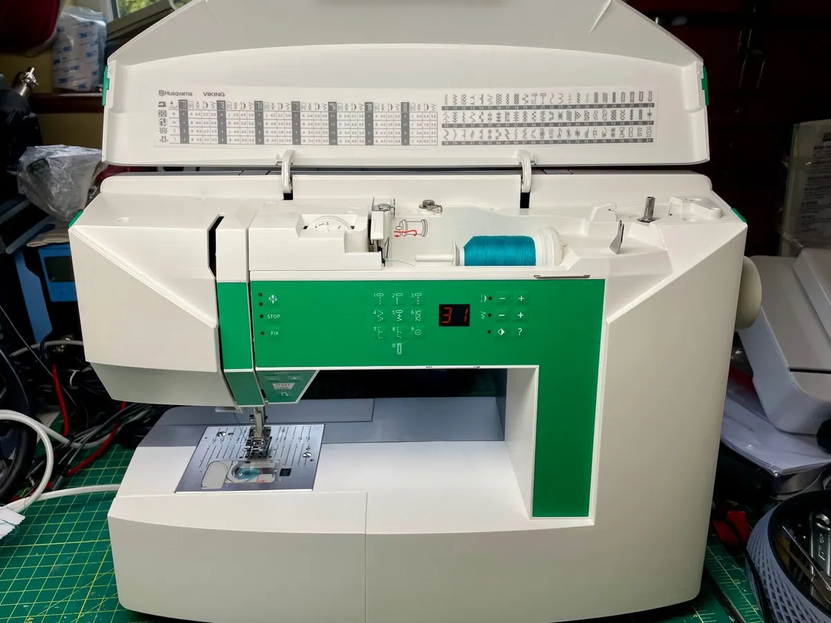 Huskvarna Viking Jade 20 SEWING Machine - As New - Image 1