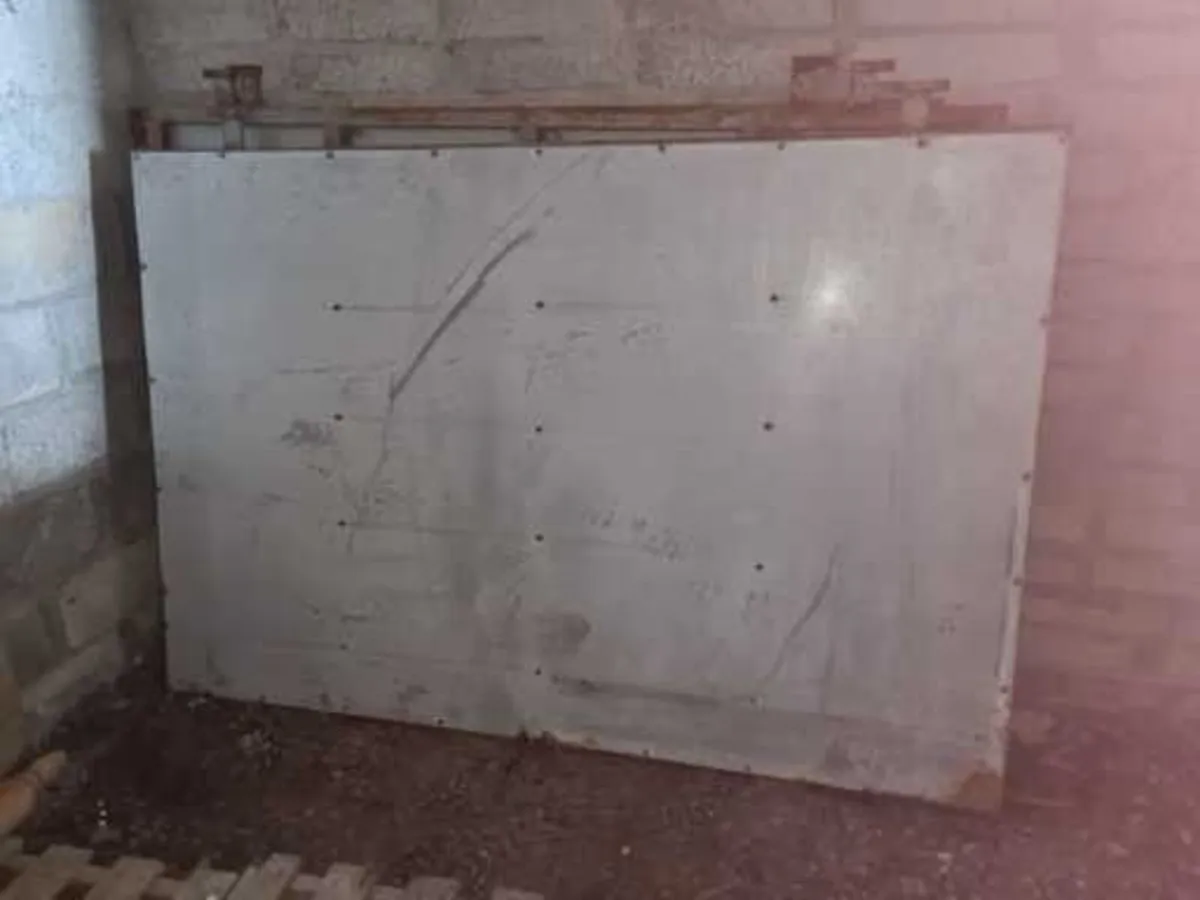 Metal Garage Doors 2 x 143cm x 201cm plus 1 x 143 - Image 2