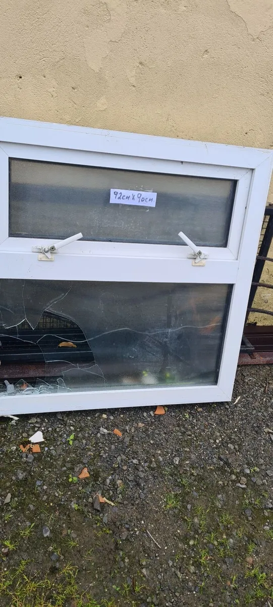 Selection of PVC windows in perfect condition - Image 2