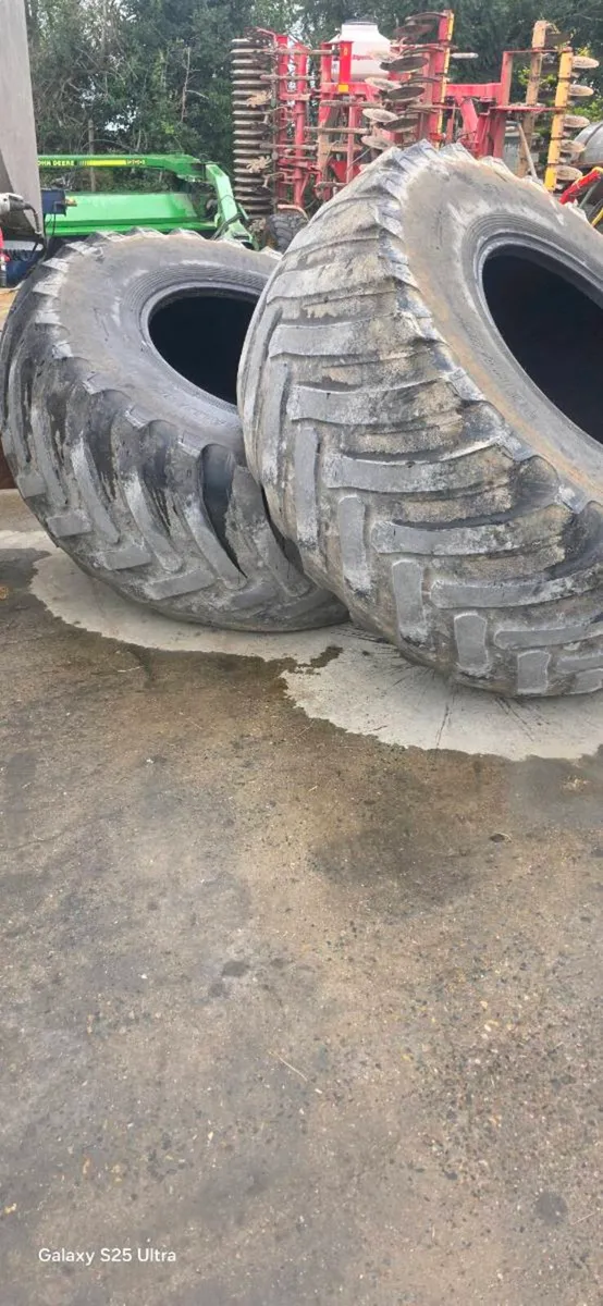 800 65 x 32 Tyres 30.5 LR32. Also 560-60x22.5 BKT. - Image 1
