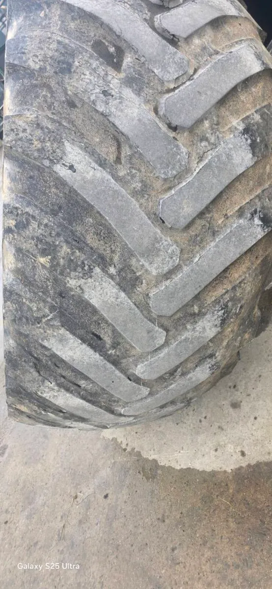 800 65 x 32 Tyres 30.5 LR32. Also 560-60x22.5 BKT. - Image 2