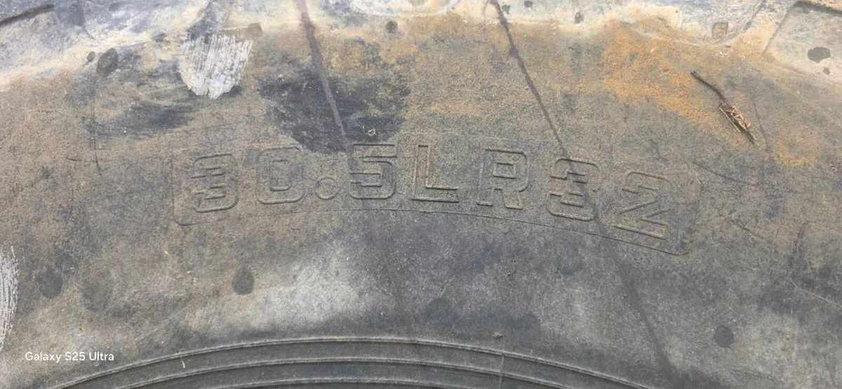 800 65 x 32 Tyres 30.5 LR32. Also 560-60x22.5 BKT. - Image 3