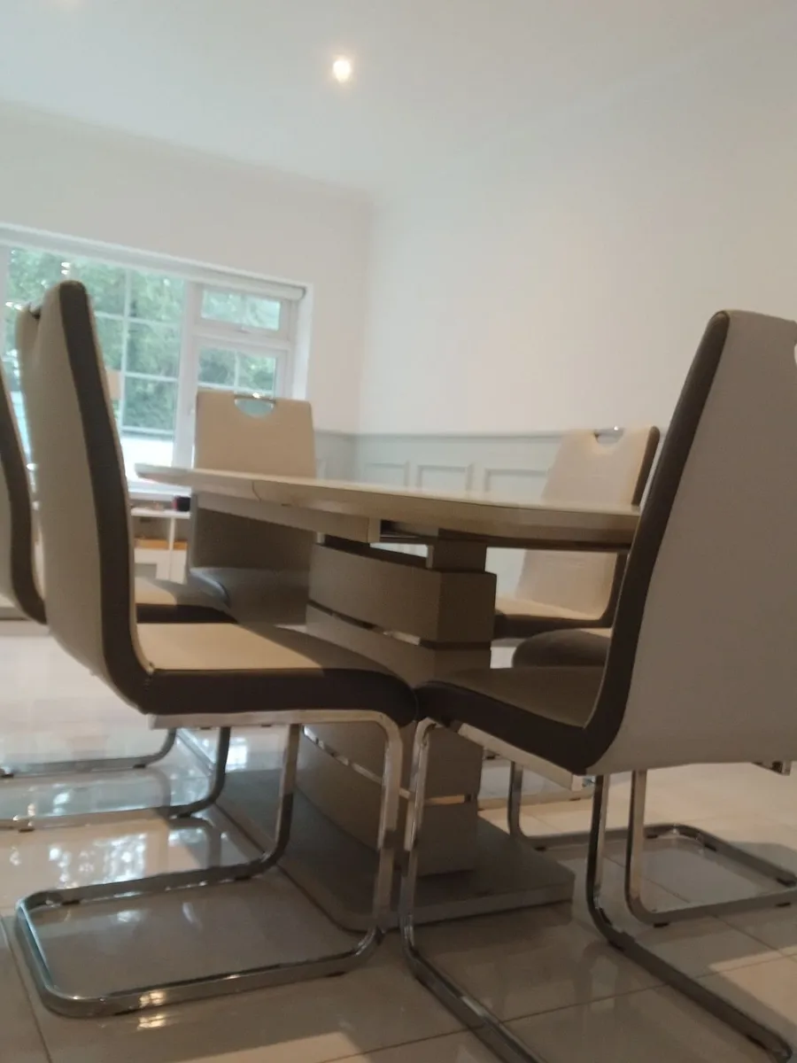 Extendable Dining Table and Chairs - Image 3