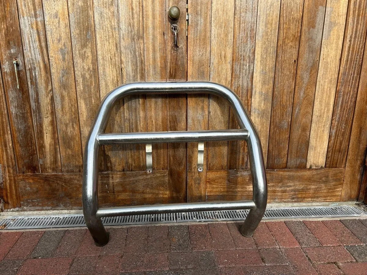 Stainless Steel Bull Bar – Excellent Condition - Image 1