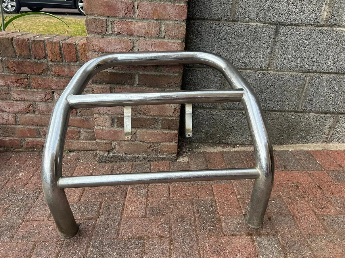 Stainless Steel Bull Bar – Excellent Condition - Image 3