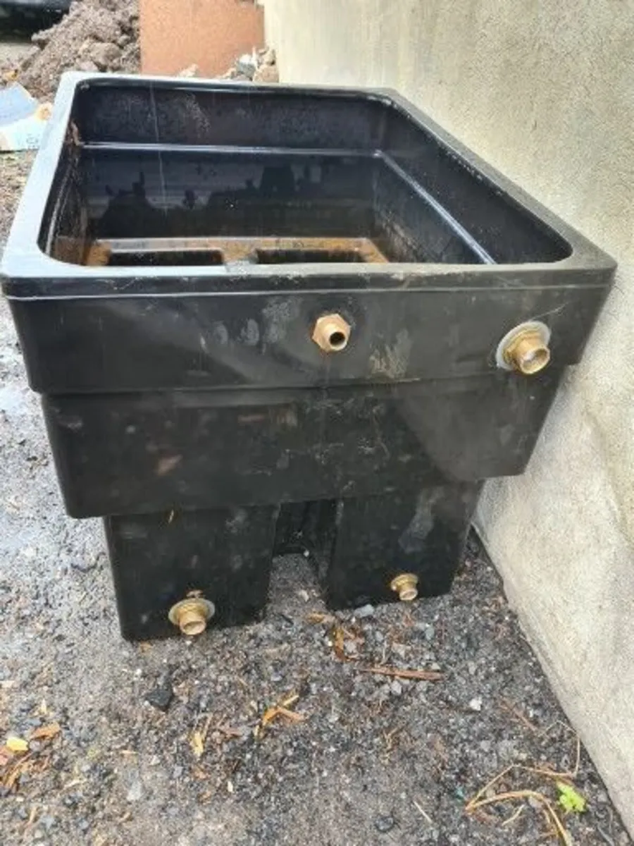 3 x water tanks with internals and connections - Image 4