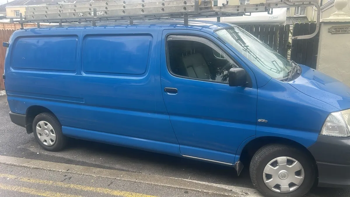 Toyota HiAce 2011 - Image 3