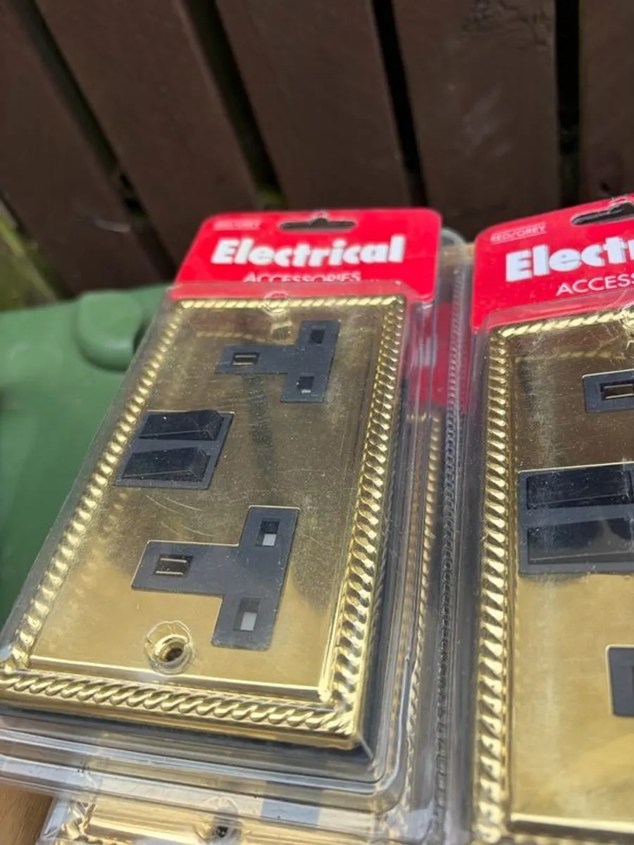 Brass sockets + - Image 1