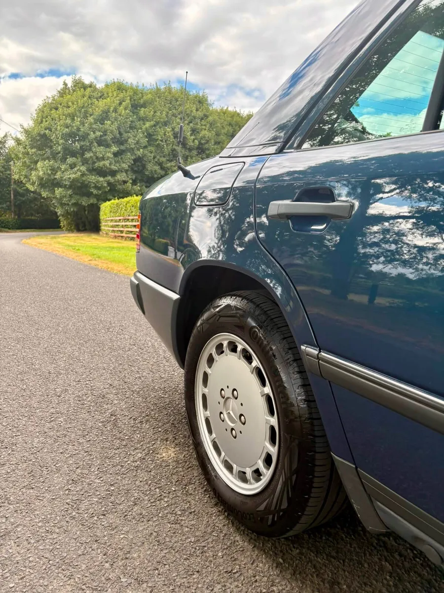 Stunning Mercedes 300E (Only 44k miles) - Image 4