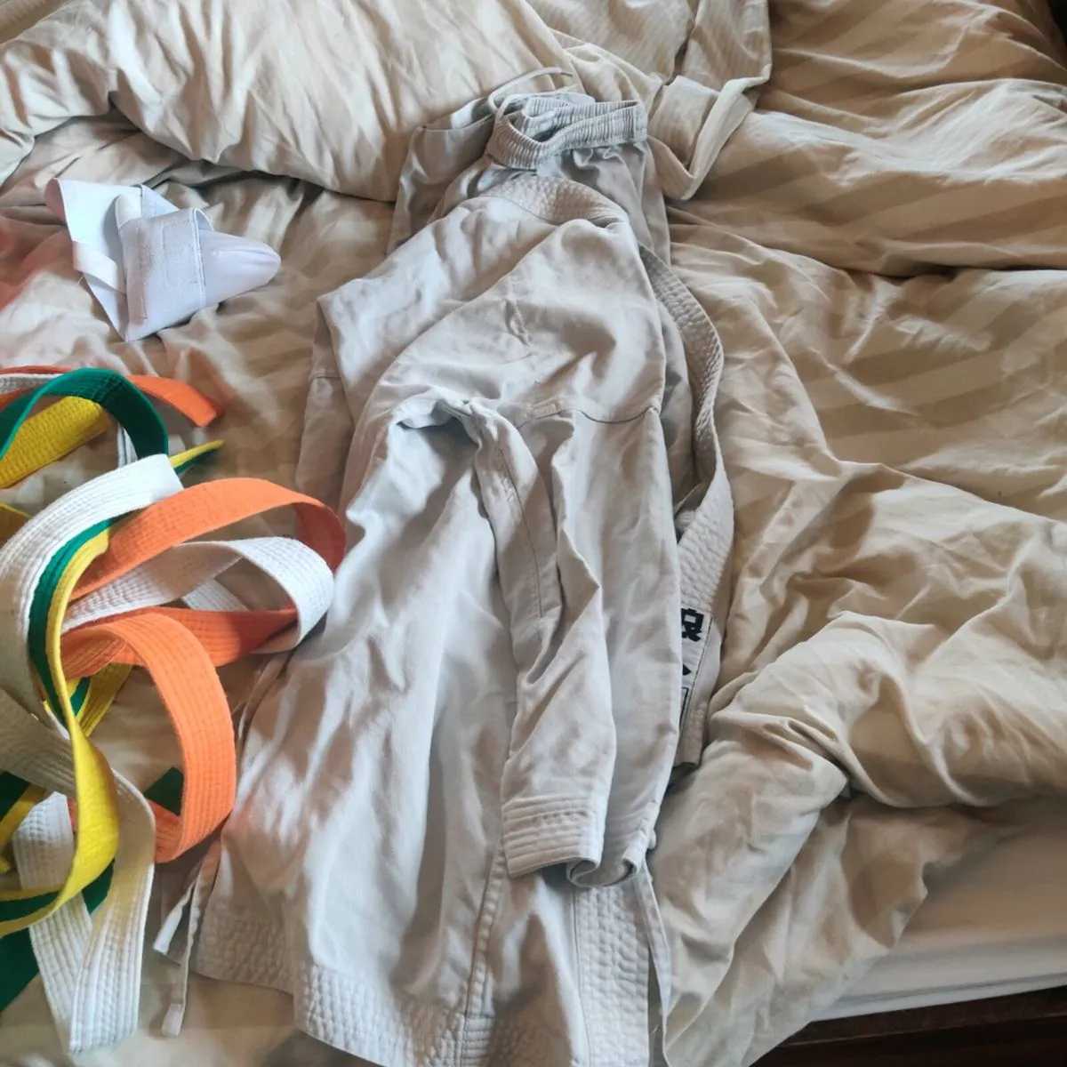 Karate suit head gear and gloves - Image 2