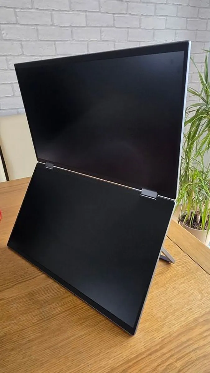 Uperfect 15.6" Dual Portable Monitor - Image 4