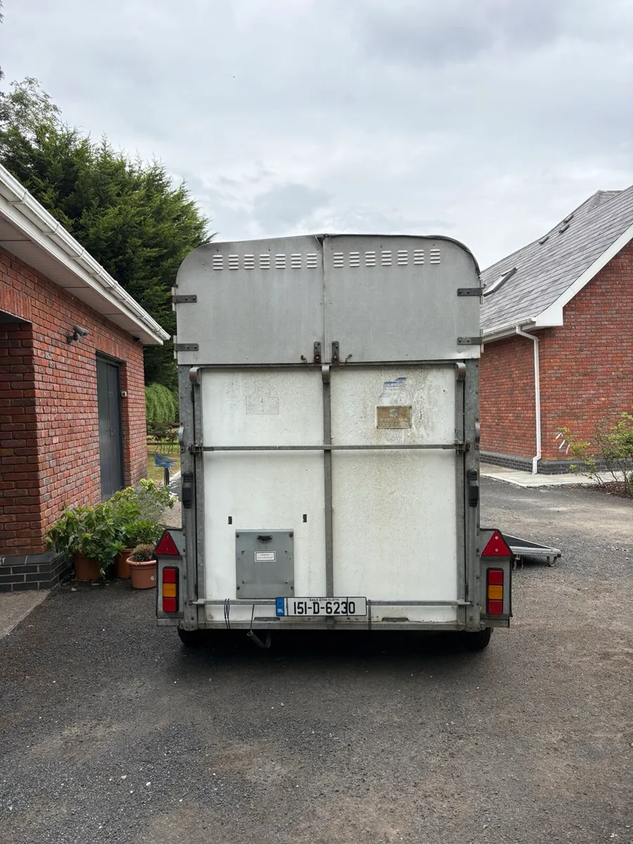 Ifor Williams HB505R Horse Trailer - Image 3