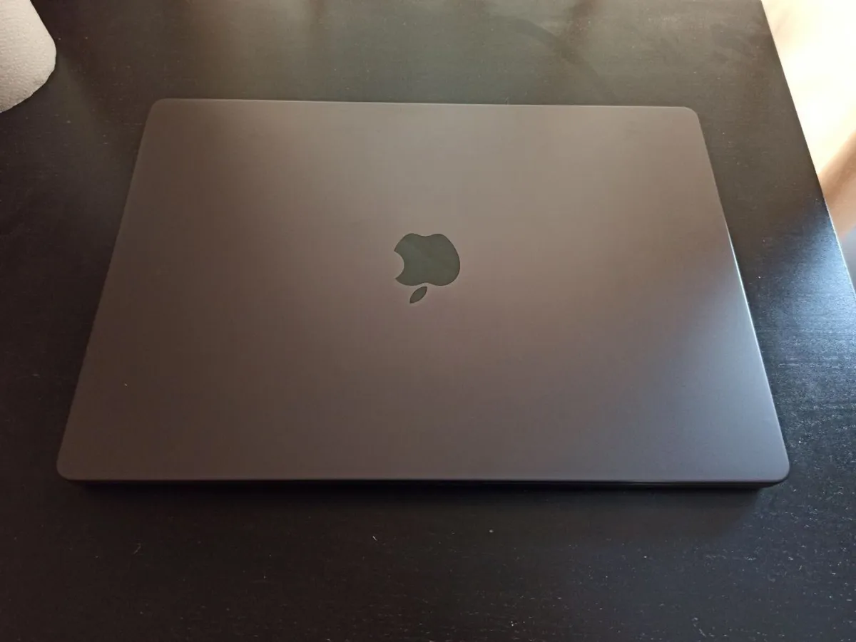 Apple MacBook Pro 16" M4, 48 GB RAM (2024) - Image 1