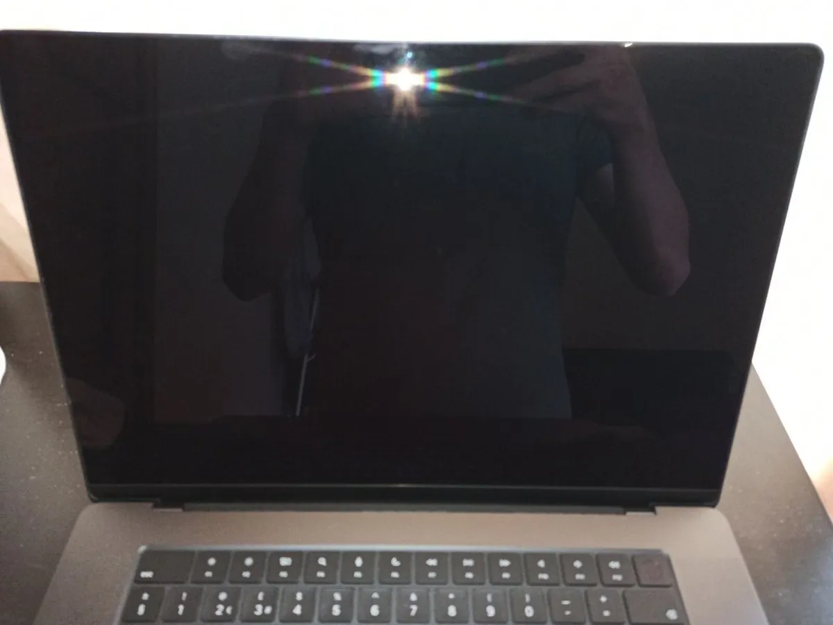 Apple MacBook Pro 16" M4, 48 GB RAM (2024) - Image 3