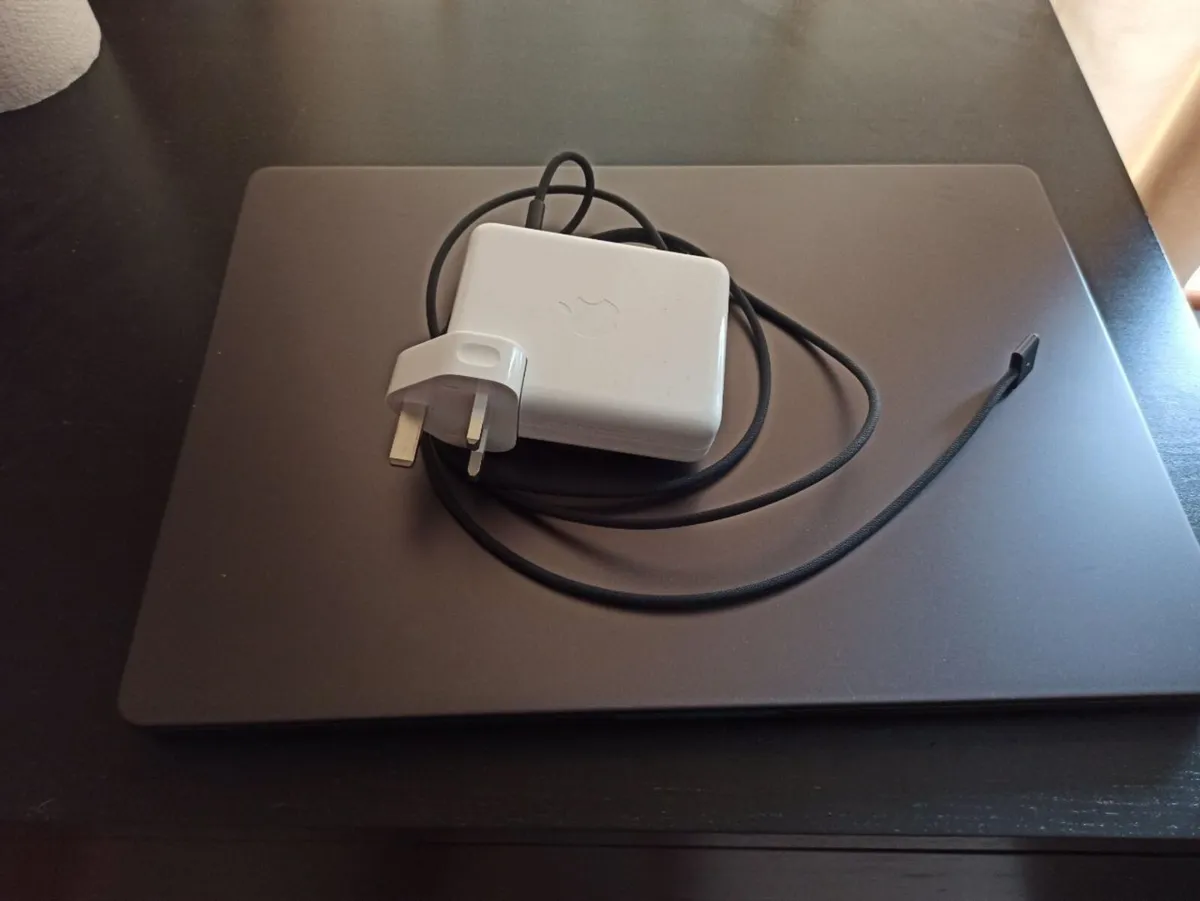 Apple MacBook Pro 16" M4, 48 GB RAM (2024) - Image 4