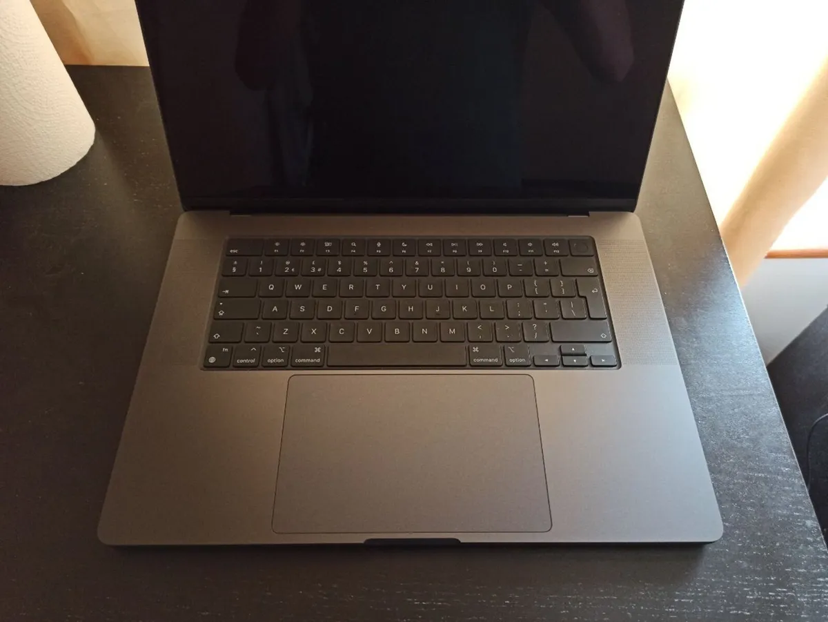 Apple MacBook Pro 16" M4, 48 GB RAM (2024) - Image 2