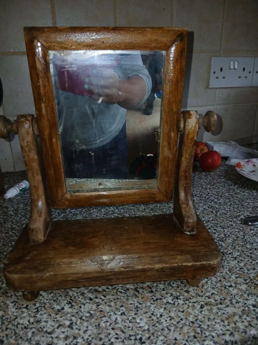 Vintage 1900 to 1940s titling shaving mirror - Image 1