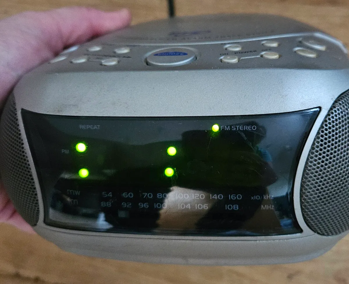 Morphy Richards Cd/Radio/Alarm Clock with Cds - Image 3