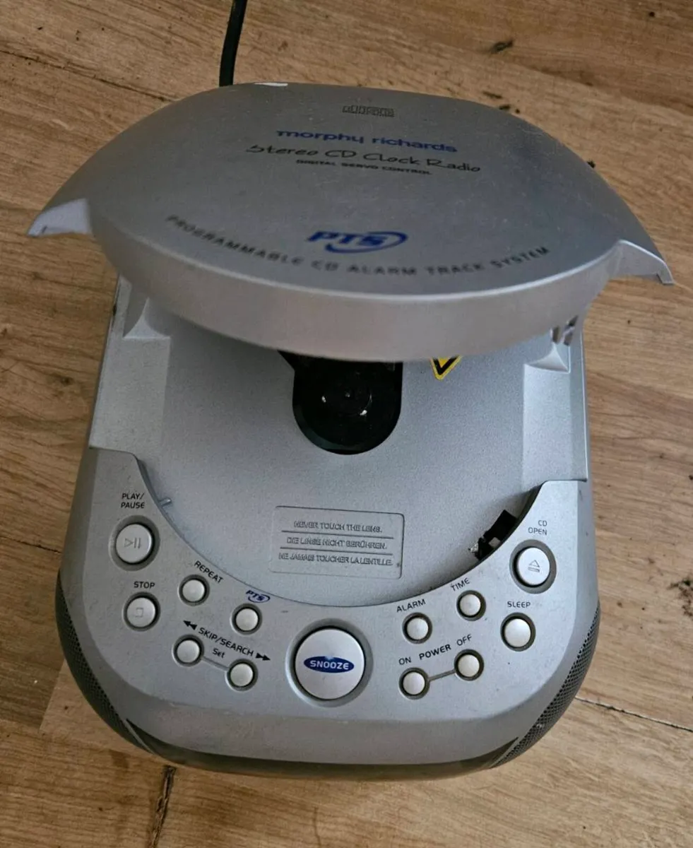 Morphy Richards Cd/Radio/Alarm Clock with Cds - Image 1