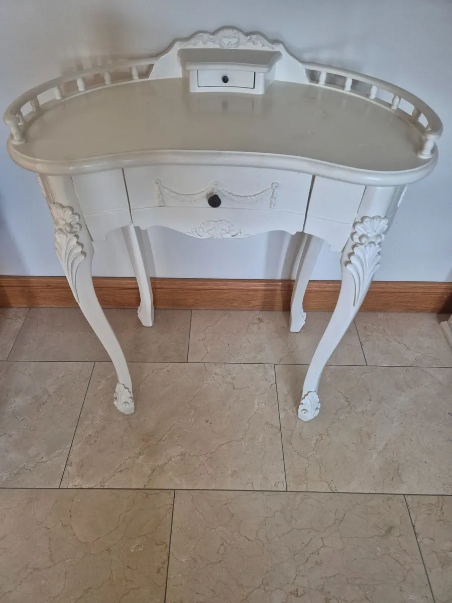 Hall table