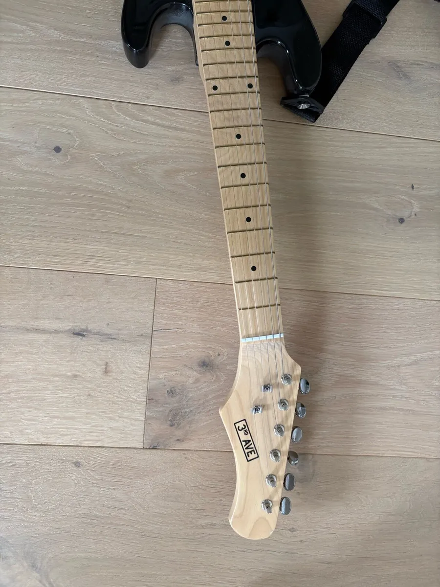 Electric Guitar - Image 3