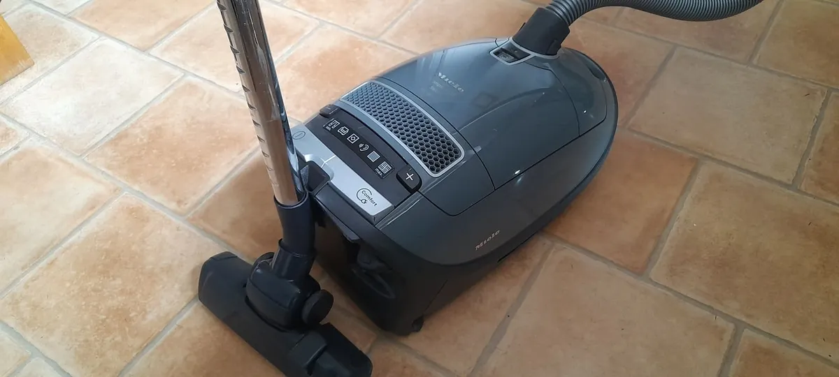 Miele vacuum cleaner - Image 3