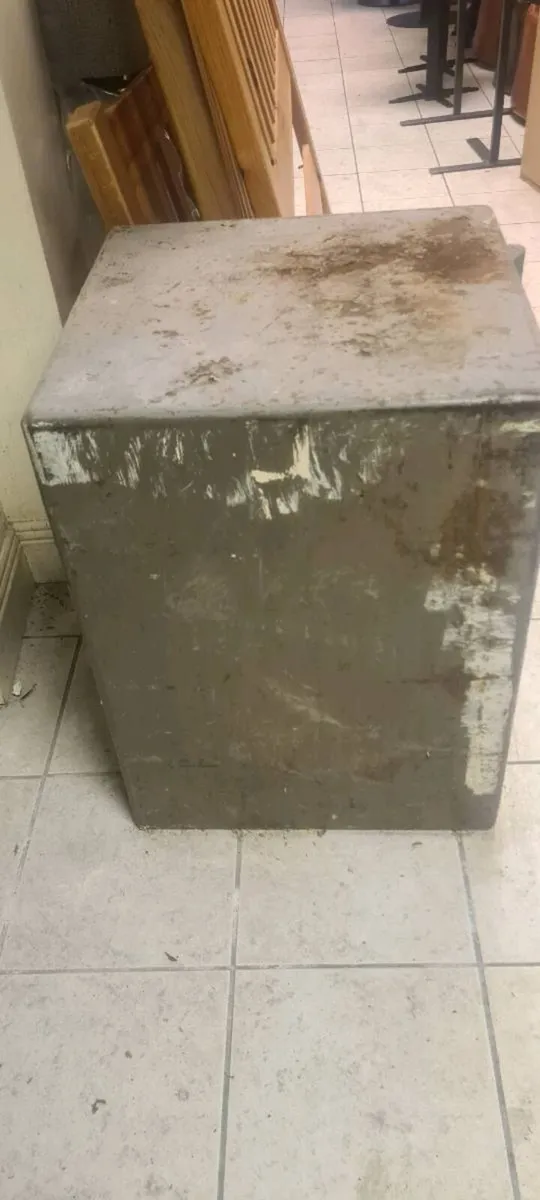A safe for sale - Image 2