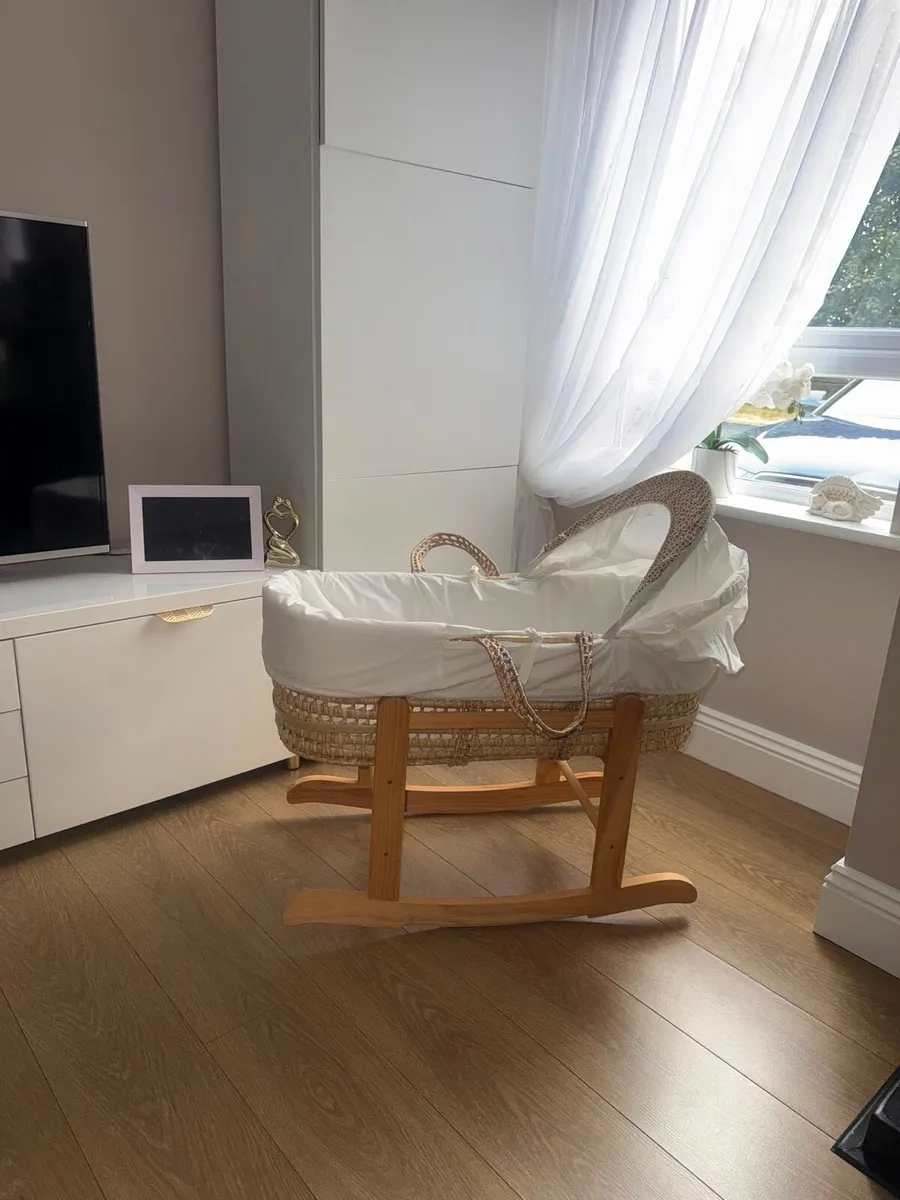 Moses Basket with Rocking Stand & Mattres - Image 1
