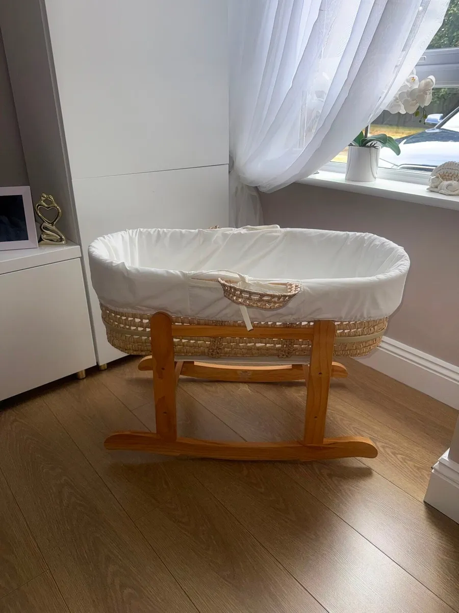 Moses Basket with Rocking Stand & Mattres - Image 2