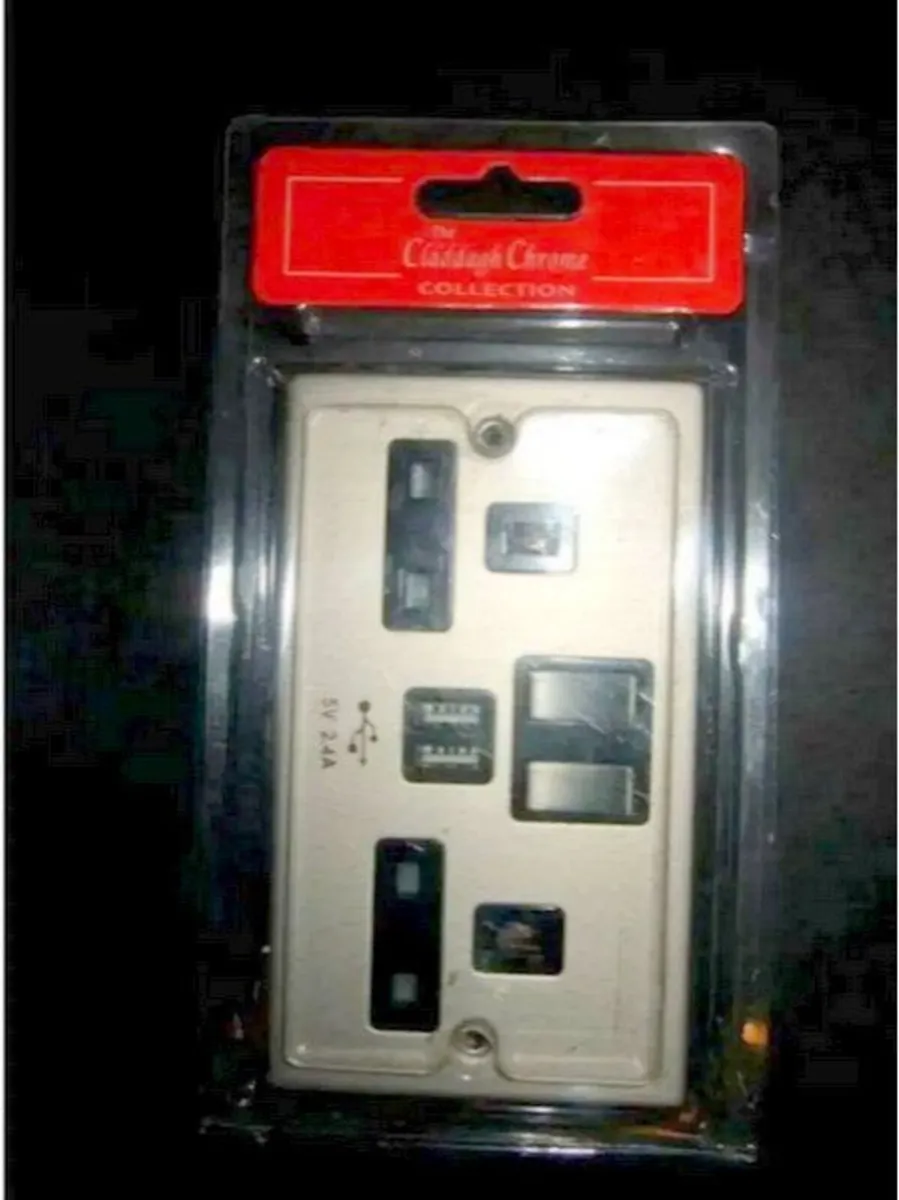 Claddagh Chrome Twin 13A Socket with Dual USB Port - Image 2