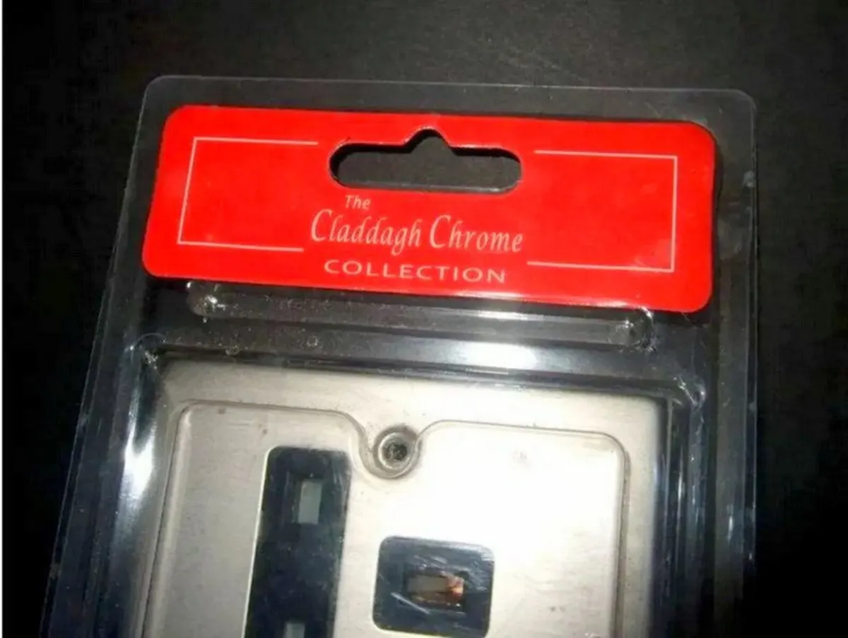 Claddagh Chrome Twin 13A Socket with Dual USB Port - Image 4